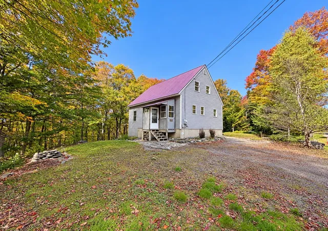 Photo 1 of Single family home for sale at 148 Lakeview Estates Rd, Pittsburg, NH 03592 | MLS# 5106064 | Listing updated on 2026-09-25