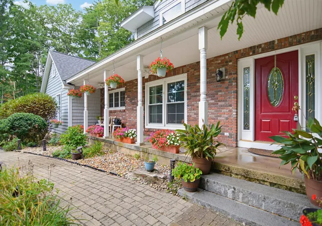 Photo 1 of Single family home for sale at 17 Olde English Rd, Bedford, NH 03110 | MLS# 5106174 | Listing updated on 2026-09-14