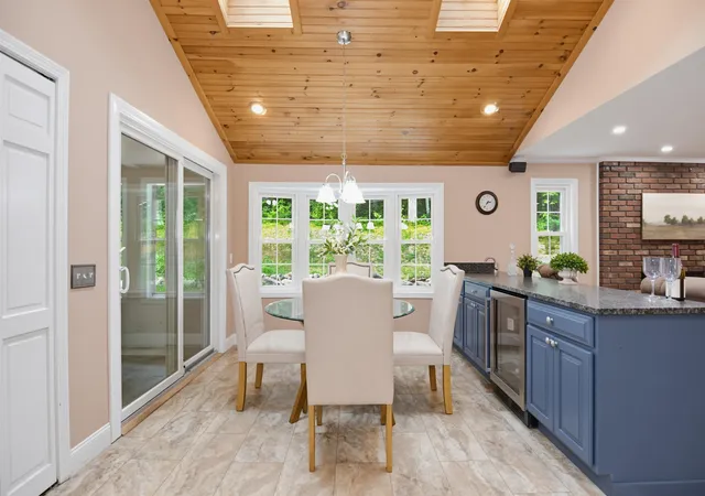 Photo 4 of Single family home for sale at 17 Olde English Rd, Bedford, NH 03110 | MLS# 5106174 | Listing updated on 2026-09-14