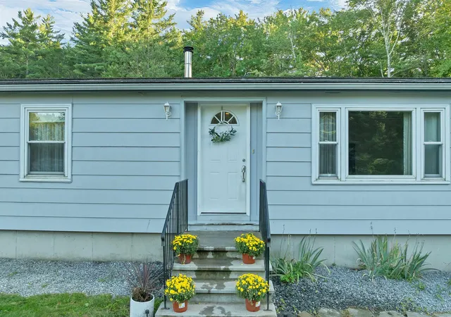 Photo 3 of Single family home for sale at 26 Brian St, Sandown, NH 03873 | MLS# 5106435 | Listing updated on 2026-09-16