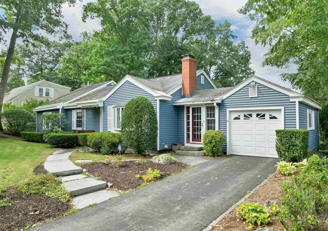 Single family home for sale at 284 Hawthorne St, Manchester, NH 03104 | MLS# 5106900