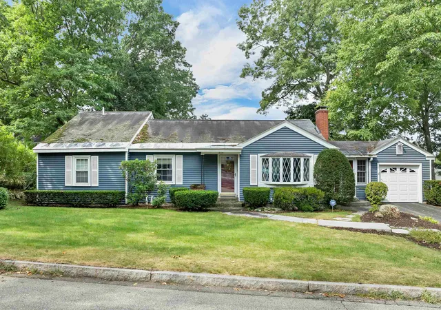 Photo 2 of Single family home for sale at 284 Hawthorne St, Manchester, NH 03104 | MLS# 5106900 | Listing updated on 2026-09-08