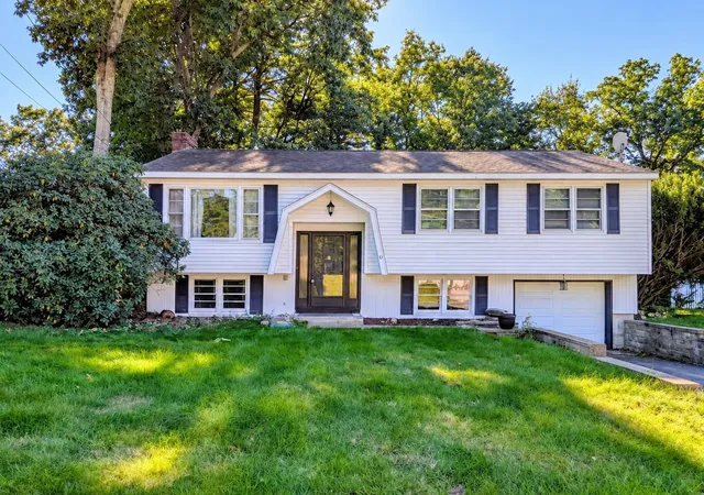 Photo 1 of Single family home for sale at 8 Radcliffe Dr, Nashua, NH 03062 | MLS# 5106923 | Listing updated on 2026-10-12