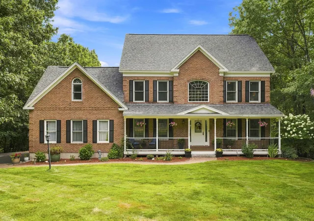 Photo 2 of Single family home for sale at 17 Mcafee Farm Rd, Bedford, NH 03110 | MLS# 5107032 | Listing updated on 2026-09-17