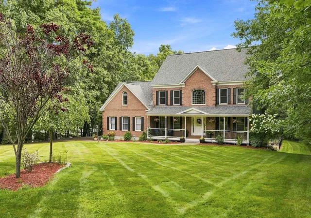 Photo 3 of Single family home for sale at 17 Mcafee Farm Rd, Bedford, NH 03110 | MLS# 5107032 | Listing updated on 2026-09-17
