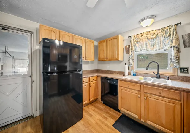 Photo 3 of Townhouse for sale at 23 Bonnie Hts Ln #7, Hudson, NH 03051 | MLS# 5107428 | Listing updated on 2026-09-15