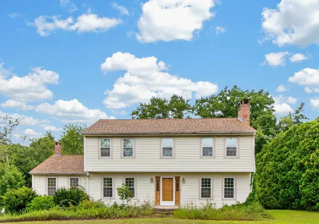 Photo 3 of Single family home for sale at 217 Oak Ridge Rd, Plaistow, NH 03865 | MLS# 5107637 | Listing updated on 2026-09-16