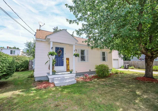 Photo 1 of Sale Pending at 4 Woodbury Ln, Bedford, NH 03110 | MLS# 5107641 | Listing updated on 2026-09-05
