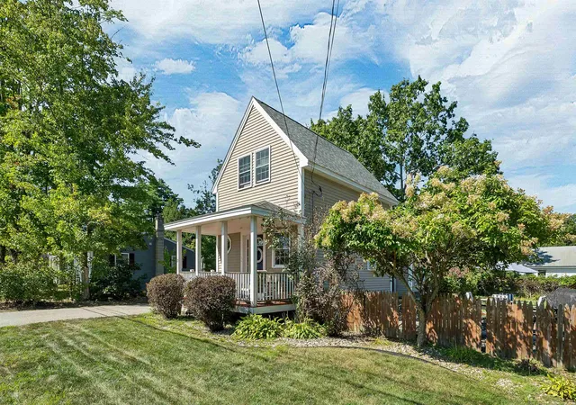Photo 2 of Single family home for sale at 17 Manor Rd, Concord, NH 03303 | MLS# 5107643 | Listing updated on 2026-09-18