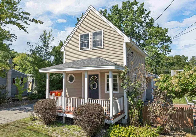 Photo 3 of Single family home for sale at 17 Manor Rd, Concord, NH 03303 | MLS# 5107643 | Listing updated on 2026-09-18