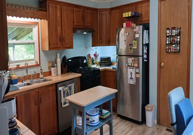 Photo 3 of Manufactured home for sale at 21 Winding Hl, Brattleboro, VT 05301 | MLS# 5107649 | Listing updated on 2026-09-03