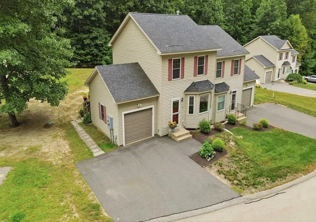 Photo 3 of Sale Pending at 15 Scottie Way, Amherst, NH 03031 | MLS# 5107658 | Listing updated on 2026-09-14