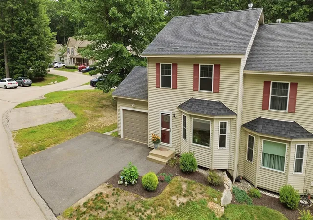 Photo 3 of Sale Pending at 15 Scottie Way, Amherst, NH 03031 | MLS# 5107658 | Listing updated on 2026-09-14