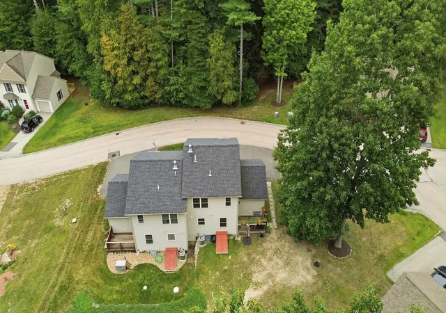 Photo 4 of Sale Pending at 15 Scottie Way, Amherst, NH 03031 | MLS# 5107658 | Listing updated on 2026-09-14