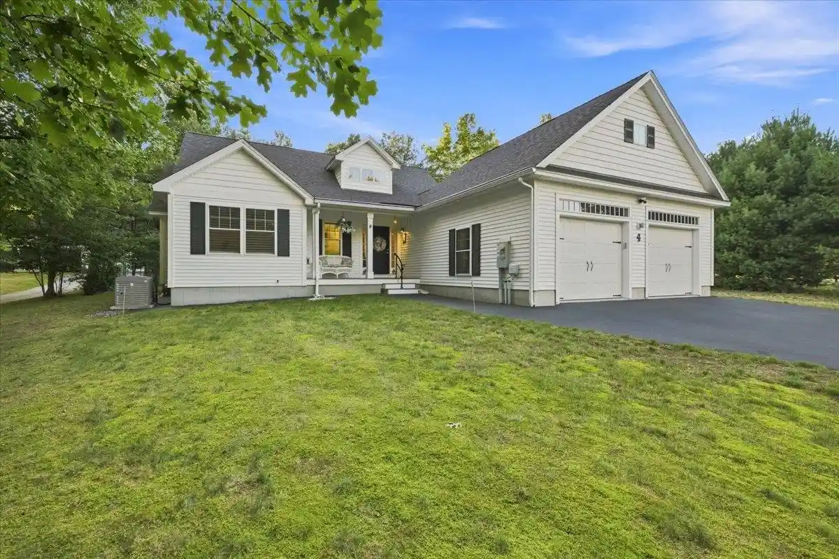 Photo 1 of Single family home for sale at 4 Sunningdale Dr, Somersworth, NH 03878 | MLS# 5107661 | Listing updated on 2026-10-28