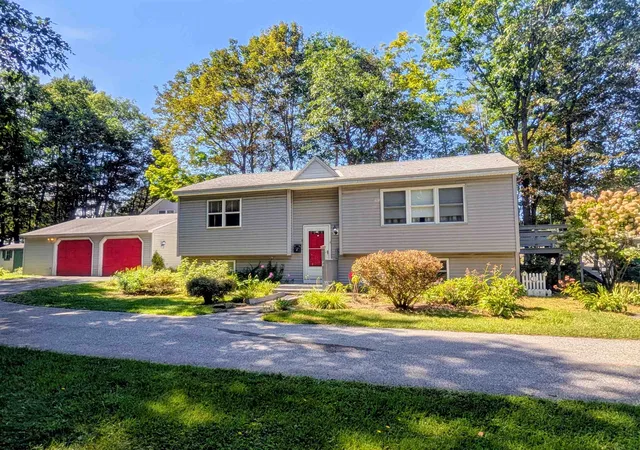 Single family home for sale at 33 Chestnut St, Claremont, NH 03743 | MLS# 5107668