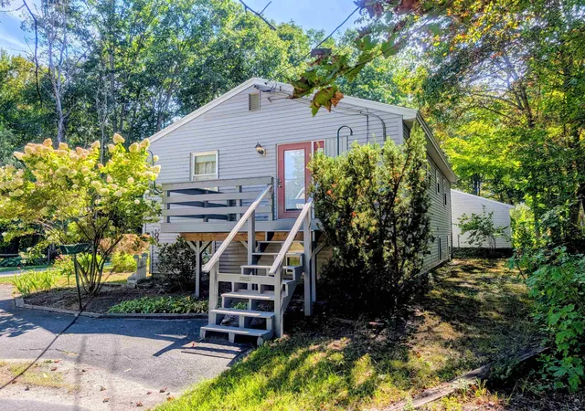 Photo 3 of Single family home for sale at 33 Chestnut St, Claremont, NH 03743 | MLS# 5107668 | Listing updated on 2026-09-16