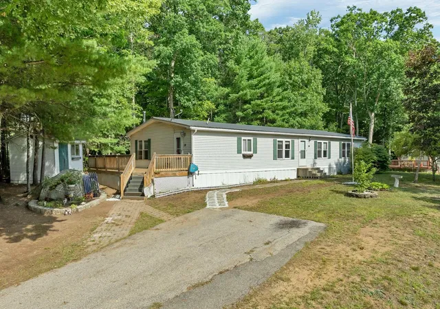 Photo 3 of Manufactured home for sale at 34 Willow Ter, Loudon, NH 03307 | MLS# 5107680 | Listing updated on 2026-09-09