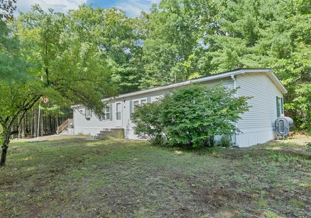 Photo 4 of Manufactured home for sale at 34 Willow Ter, Loudon, NH 03307 | MLS# 5107680 | Listing updated on 2026-09-19