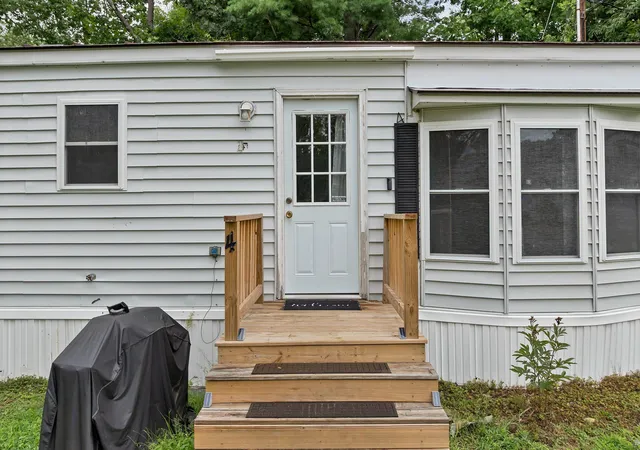 Photo 4 of Manufactured home for sale at 4 Colgate Rd, Newmarket, NH 03857 | MLS# 5107684 | Listing updated on 2026-09-17
