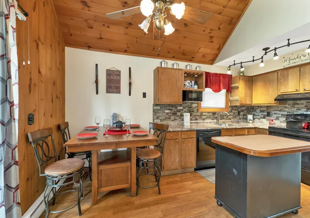 Photo 3 of Single family home for sale at 105 Glen Forest Dr, Moultonborough, NH 03254 | MLS# 5107686 | Listing updated on 2026-09-10