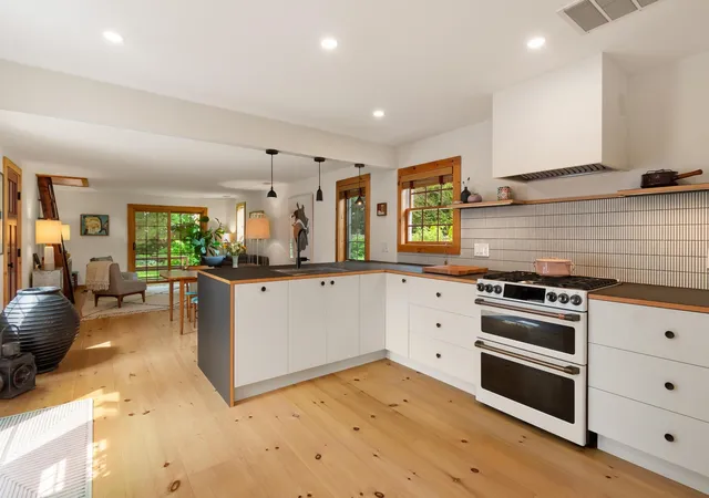 Photo 3 of Sale Pending at 49 Hayden Pkwy, South Burlington, VT 05403 | MLS# 5107708 | Listing updated on 2026-10-03