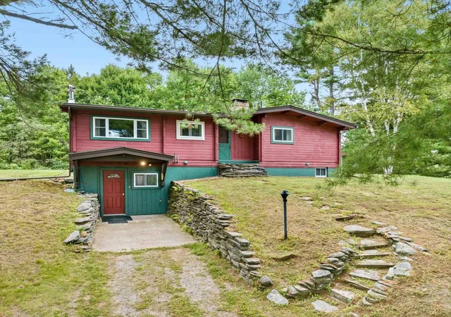 Photo 1 of Single family home for sale at 360 Bunker Hl Cir, Plainfield, VT 05667 | MLS# 5107713 | Listing updated on 2026-09-01
