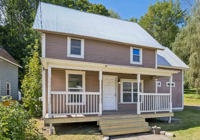 Photo 4 of Single family home for sale at 2 Farwell St, Barre City, VT 05641 | MLS# 5107729 | Listing updated on 2026-09-04