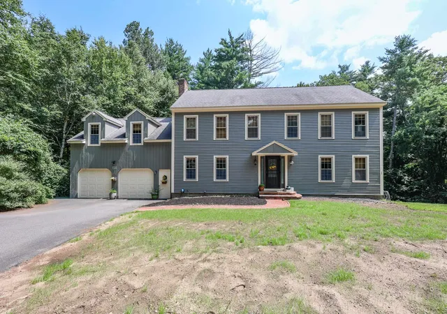 Photo 2 of Single family home for sale at 20 Christmas Tree Cir, Bedford, NH 03110 | MLS# 5107733 | Listing updated on 2026-09-17