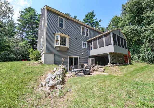 Photo 3 of Single family home for sale at 20 Christmas Tree Cir, Bedford, NH 03110 | MLS# 5107733 | Listing updated on 2026-09-17