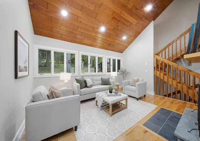 Photo 4 of Sale Pending at 26 Old Manchester Rd, Amherst, NH 03031 | MLS# 5107745 | Listing updated on 2026-09-19