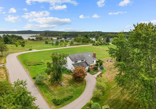 Photo 3 of Sale Pending at 2 Moody Point Dr, Newmarket, NH 03857 | MLS# 5107747 | Listing updated on 2026-09-11