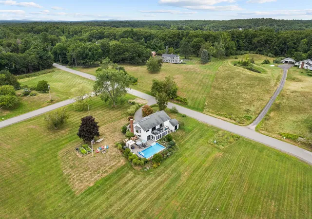 Photo 4 of Sale Pending at 2 Moody Point Dr, Newmarket, NH 03857 | MLS# 5107747 | Listing updated on 2026-09-11