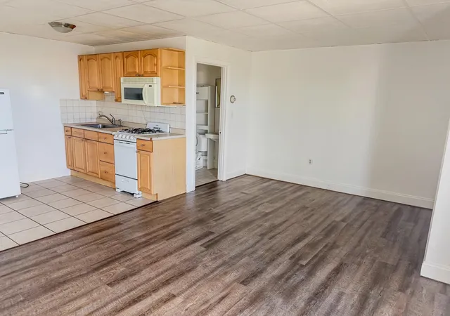 Photo 2 of Condo for sale at 933 Ocean Blvd #7, Hampton, NH 03842 | MLS# 5107750 | Listing updated on 2026-09-18