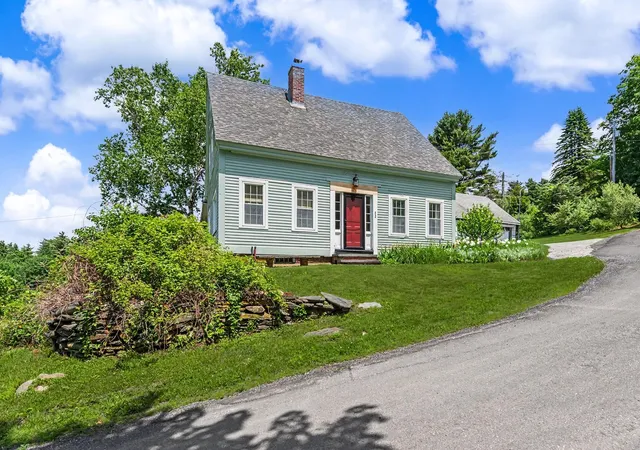 Photo 2 of Single family home for sale at 82 White Hl Rd, Claremont, NH 03743 | MLS# 5107762 | Listing updated on 2026-10-02