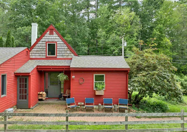 Photo 2 of Single family home for sale at 170 Packers Fls Rd, Durham, NH 03824 | MLS# 5107764 | Listing updated on 2026-09-15