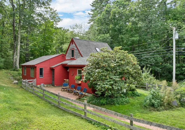Photo 3 of Single family home for sale at 170 Packers Fls Rd, Durham, NH 03824 | MLS# 5107764 | Listing updated on 2026-09-15