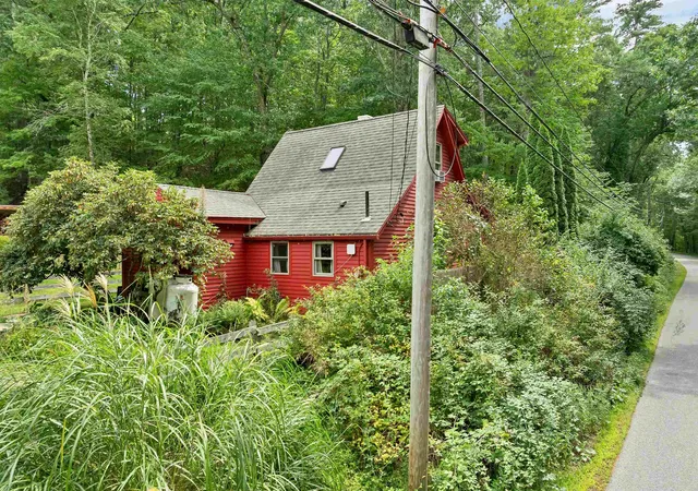 Photo 3 of Single family home for sale at 170 Packers Fls Rd, Durham, NH 03824 | MLS# 5107764 | Listing updated on 2026-09-15