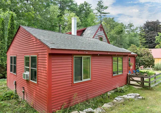 Photo 4 of Single family home for sale at 170 Packers Fls Rd, Durham, NH 03824 | MLS# 5107764 | Listing updated on 2026-09-15