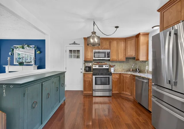 Photo 3 of Single family home for sale at 31 Crosby St, Milford, NH 03055 | MLS# 5107772 | Listing updated on 2026-09-16
