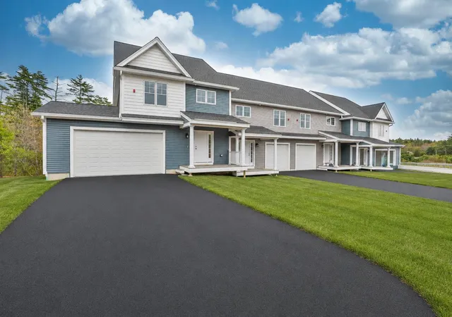 Photo 3 of Townhouse for sale at 62 Crestview Way, Raymond, NH 03077 | MLS# 5107777 | Listing updated on 2026-09-16