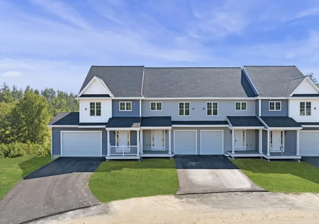 Photo 4 of Townhouse for sale at 62 Crestview Way, Raymond, NH 03077 | MLS# 5107777 | Listing updated on 2026-09-16