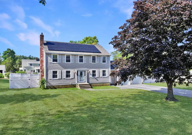 Photo 1 of Single family home for sale at 2 Jeffry Dr, Hampton, NH 03842 | MLS# 5107784 | Listing updated on 2026-09-18