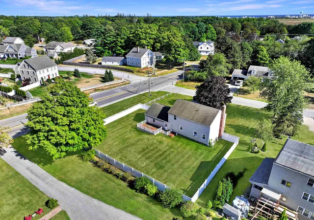 Photo 4 of Single family home for sale at 2 Jeffry Dr, Hampton, NH 03842 | MLS# 5107784 | Listing updated on 2026-09-18