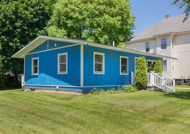 Single family home for sale at 39 Williams St, Rutland, VT 05701 | MLS# 5107787