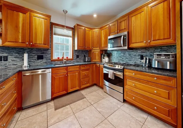Photo 3 of Single family home for sale at 25 Hidden Oaks Dr, Colchester, VT 05446 | MLS# 5107793 | Listing updated on 2026-09-08