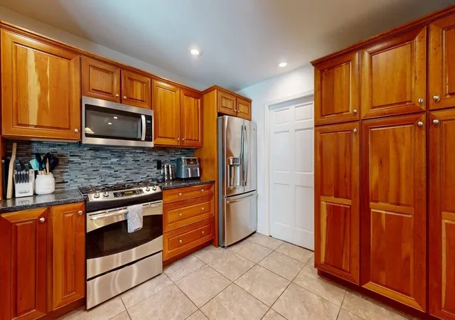 Photo 3 of Single family home for sale at 25 Hidden Oaks Dr, Colchester, VT 05446 | MLS# 5107793 | Listing updated on 2026-09-08