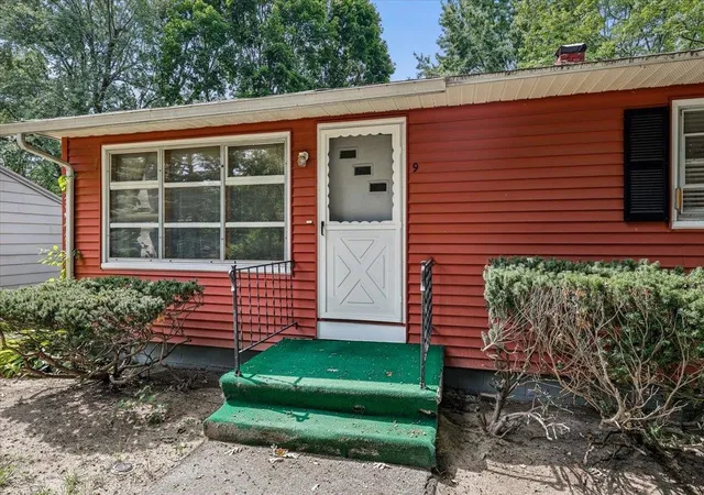 Photo 1 of Single family home for sale at 9 Harris St, Nashua, NH 03060 | MLS# 5107797 | Listing updated on 2026-09-14