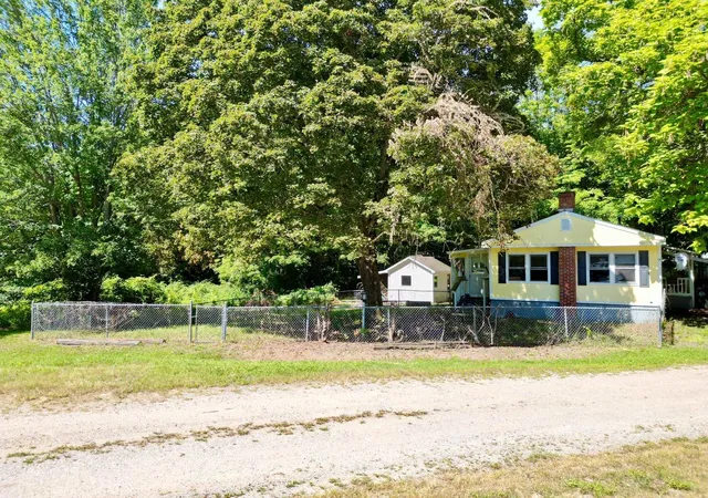 Photo 4 of Single family home for sale at 14 Pleasant St, Goffstown, NH 03045 | MLS# 5107804 | Listing updated on 2026-09-03