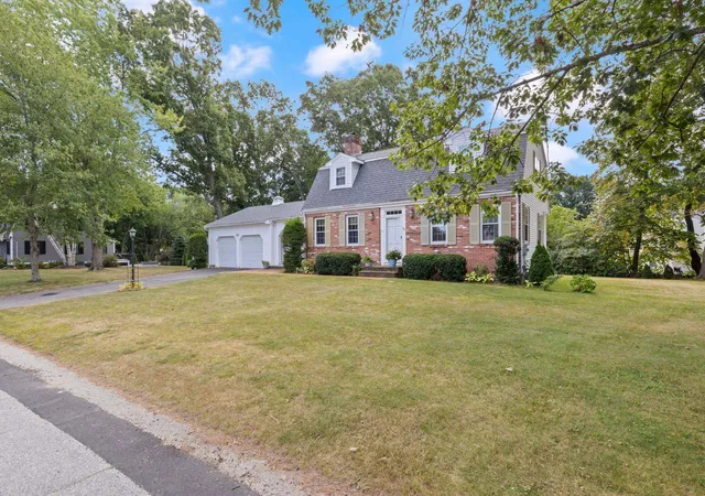 Photo 2 of Sale Pending at 99 Presidential Cir, Hampton, NH 03842 | MLS# 5107823 | Listing updated on 2026-09-08